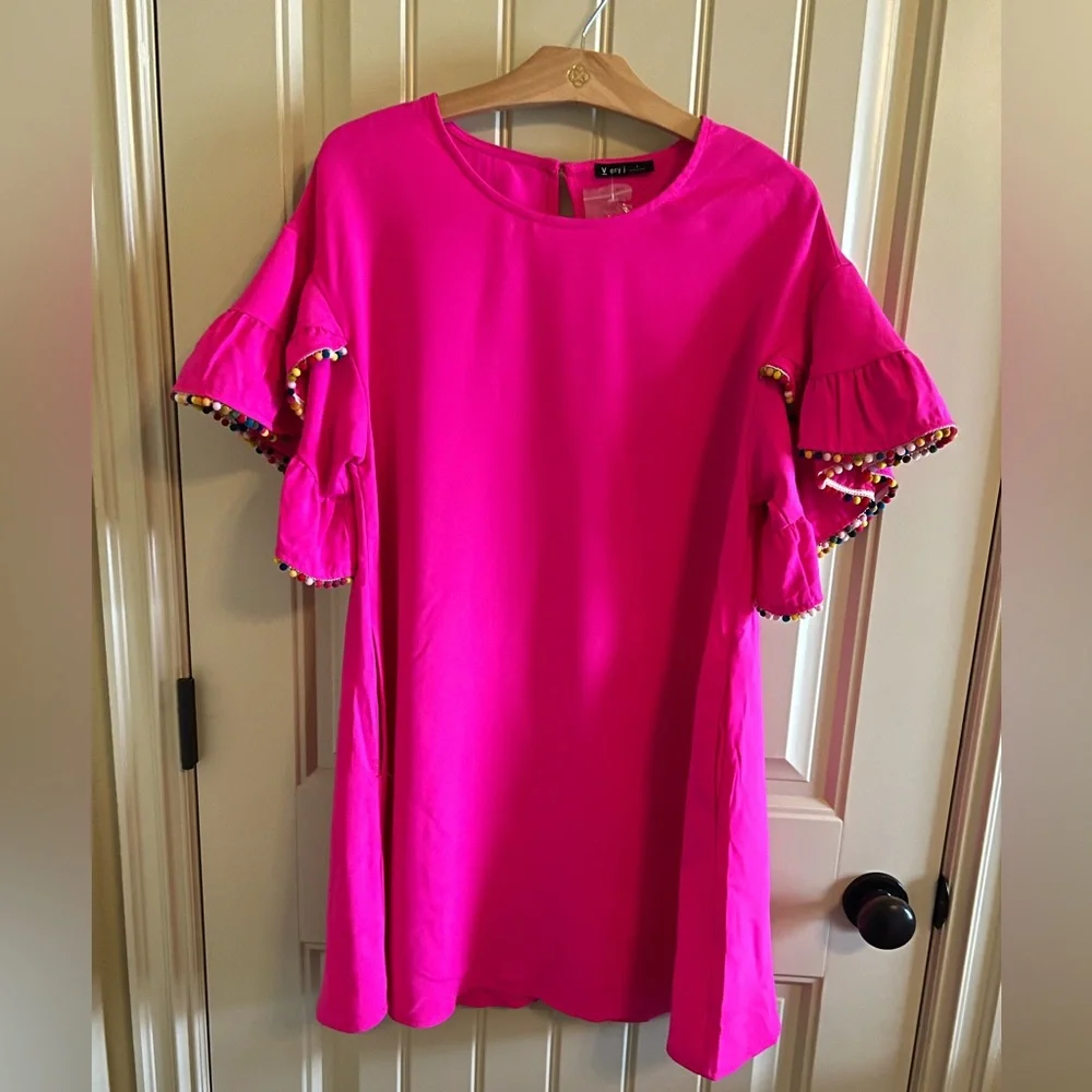 NEW! VERY J Hot Pink Shift Dress with Pom Pom sleeves size Small - Picture 5 of 8